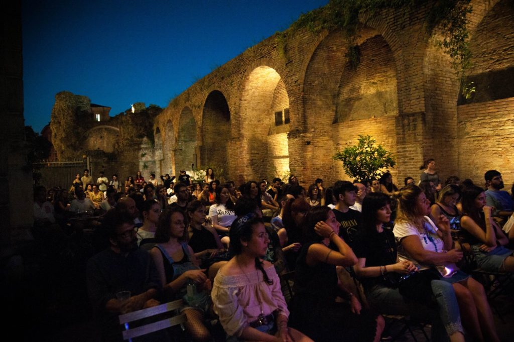 we reading – Stato Sociale al piazzale velostazione 25-06-2019