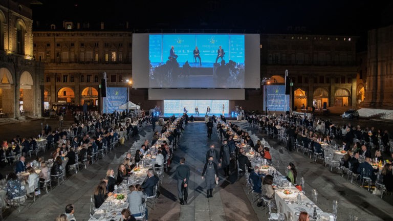 Cena-piazza-maggiore-bologna-copertina