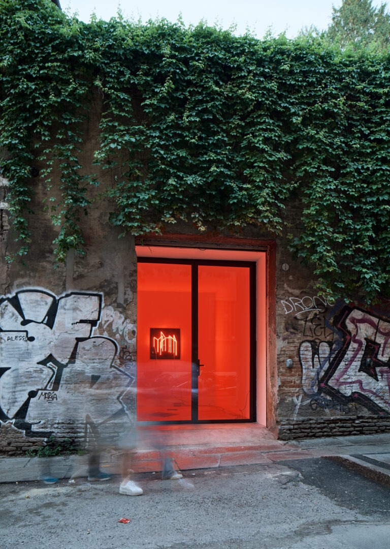 Davide Trabucco, stilopòdi, 2017, garage Bentivoglio, Bologna_Foto Carlo Favero_2.jpg